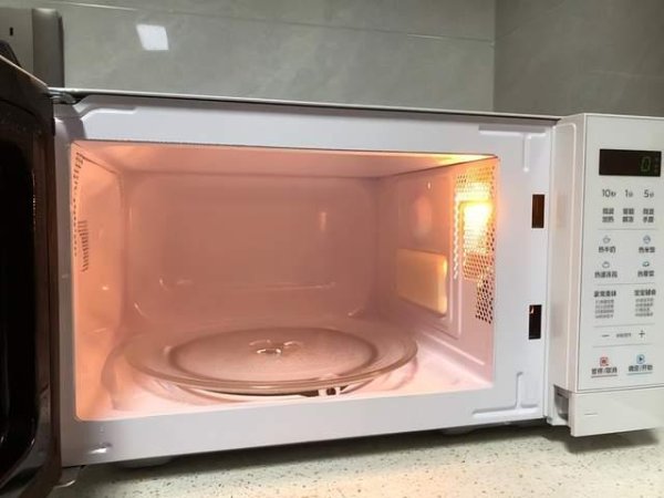 股票配资 35岁男子常用微波炉加热食物，2年后确诊胃癌，提醒：犯了3个错